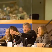 gs2 14590274096 o.jpg